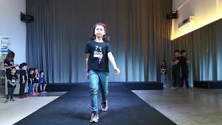 Learn Kid catwalk  Cute kid fashion show  How to walk  Model School [upl. by Acacia154]