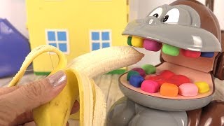 Le Singe Play Doh Dentiste Mange sa Banane [upl. by Auoy]